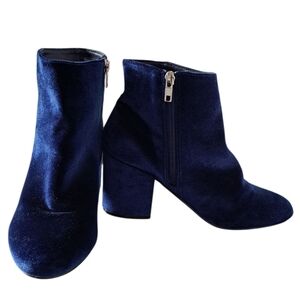 Steve Madden Blue Velvet Block Heel Ankle Boots – Size 40